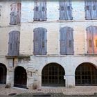 UZES - 6 -