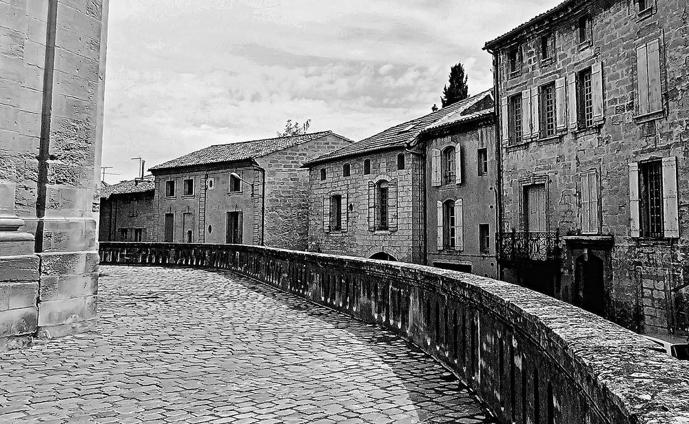 Uzès en courbe...