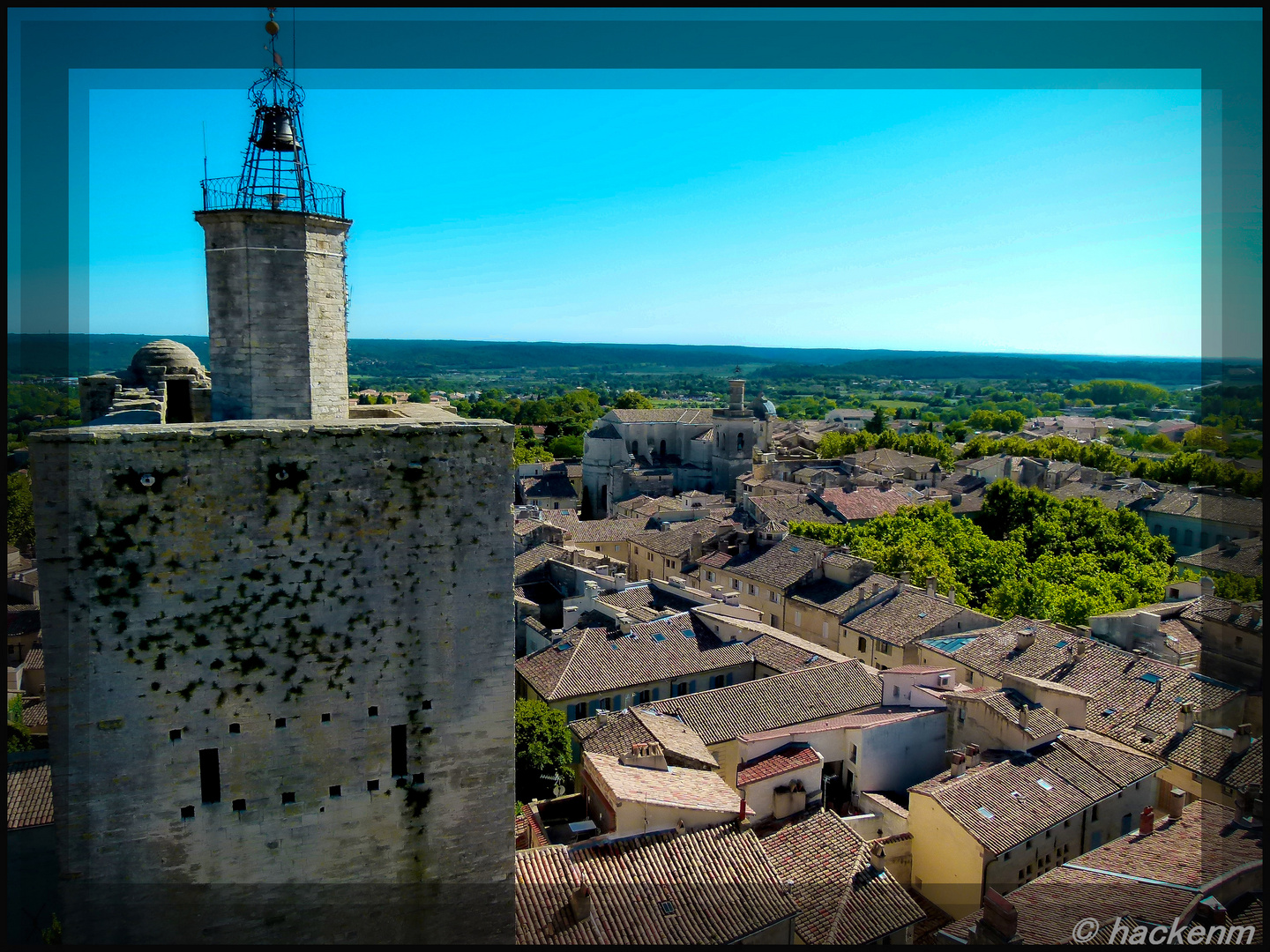 Uzes