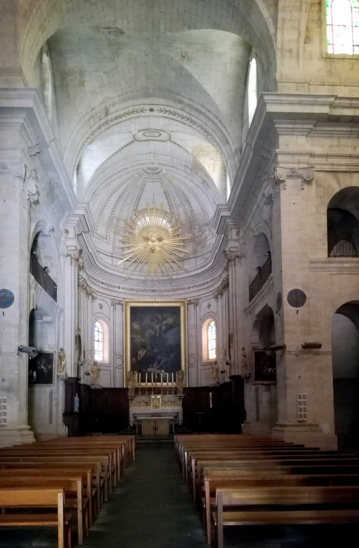 Uzès  Intérieur de l'église