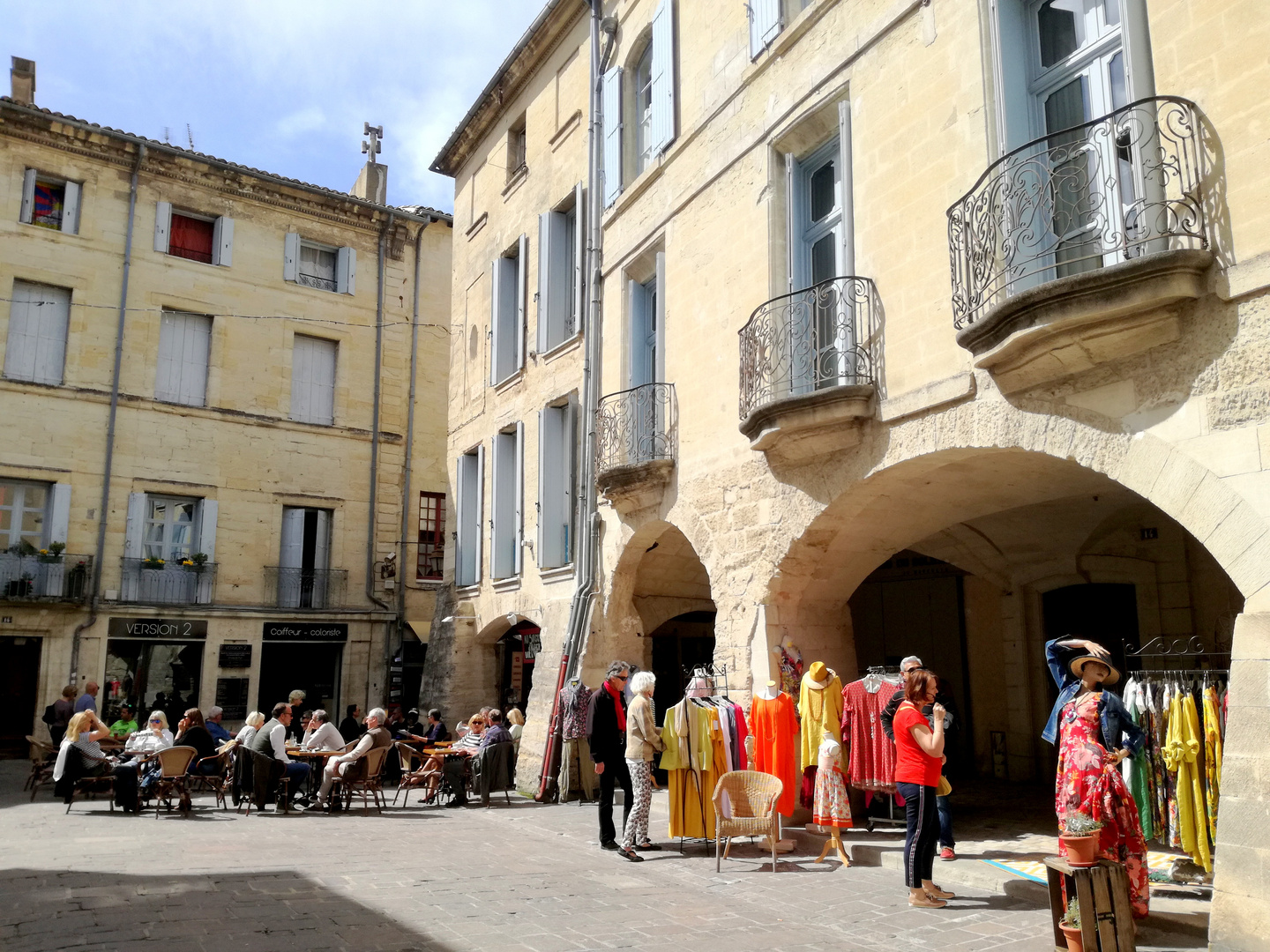 Uzès - Tenues d'été