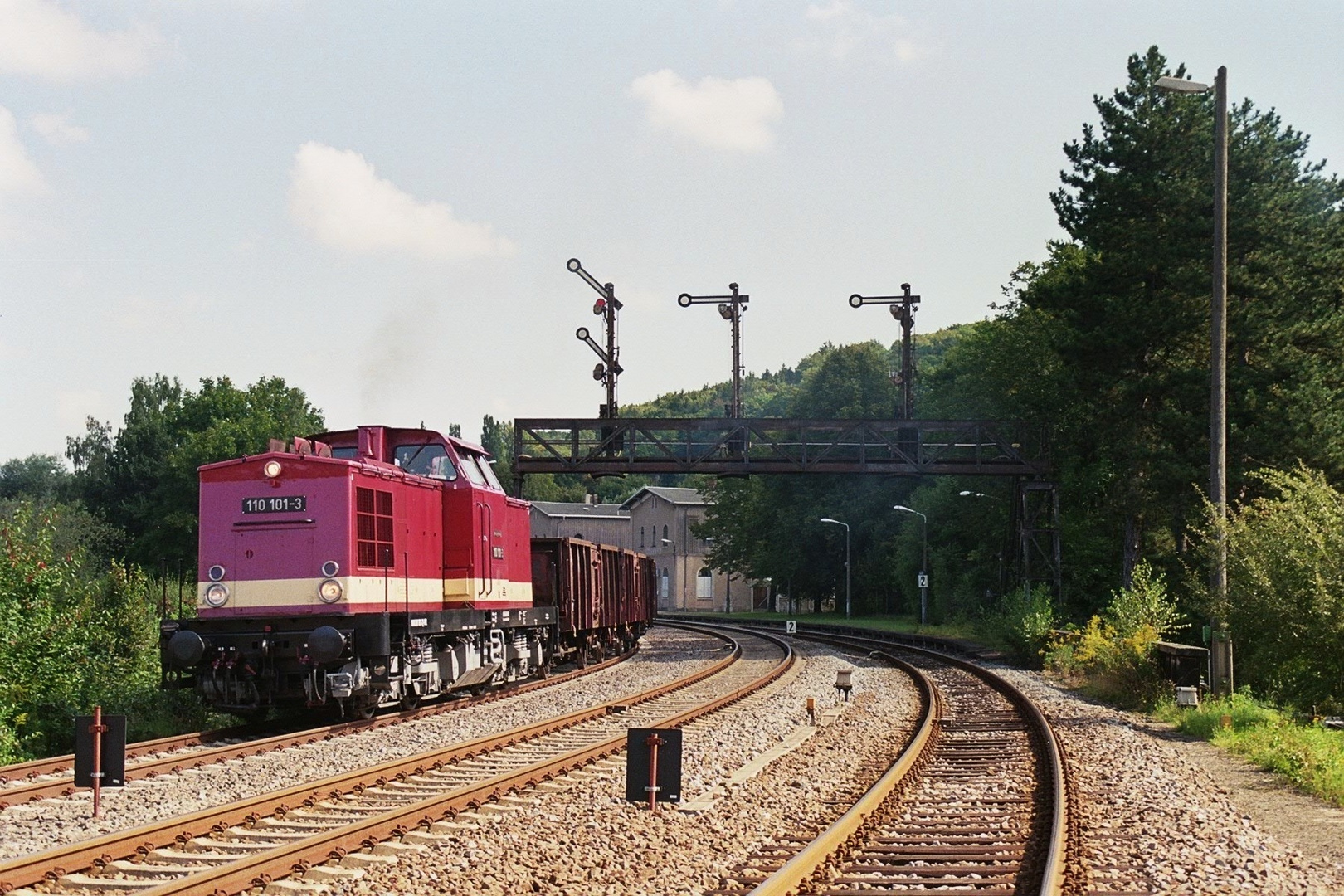 V 100 und die Signalbrücke in Rosswein