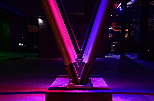 V - in Form und Farbe