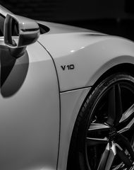 V10