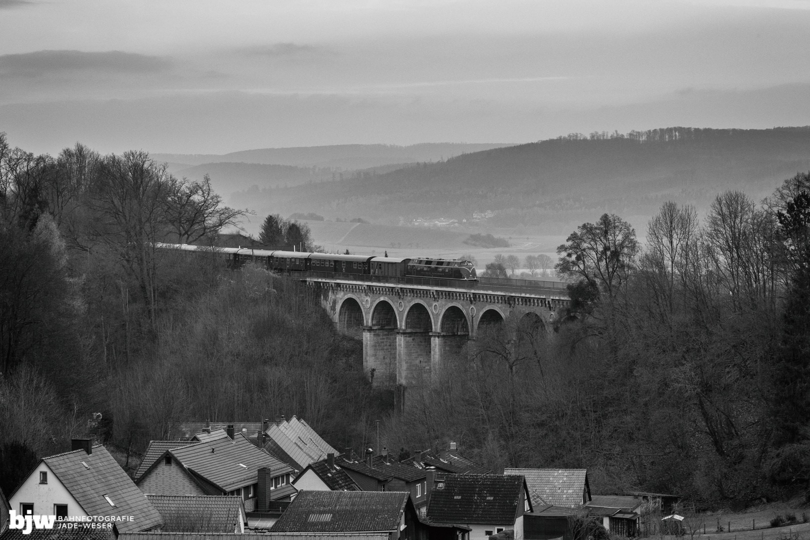 V200 033 auf dem Greener Viadukt