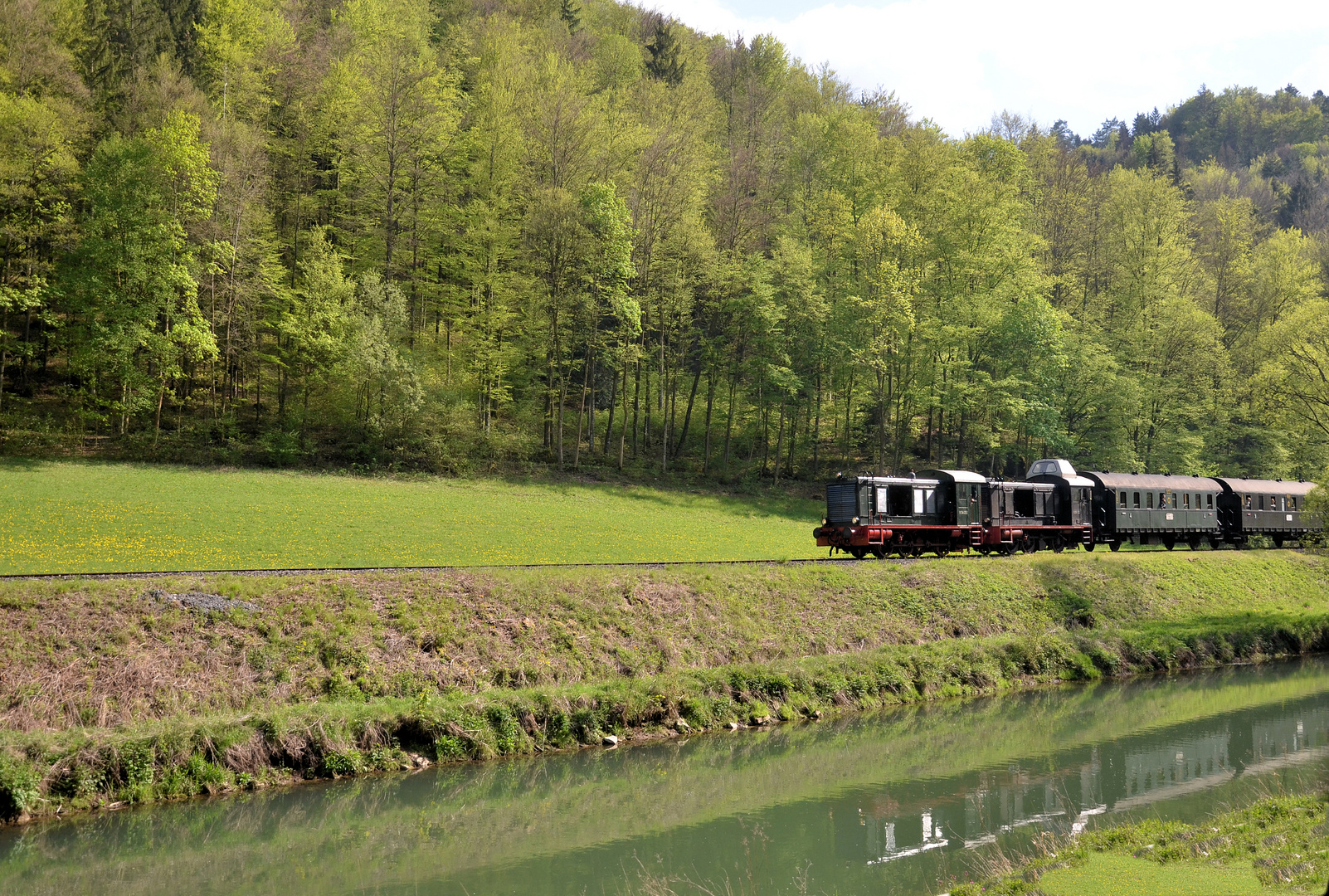 V36_235 der DFS im Wiesenttal unterwegs