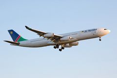 V5-NMF / Air Namibia / Airbus A340