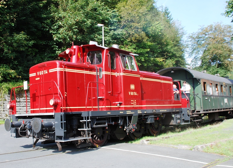 V60 114 bei der Ausfahrt aus Muggendorf