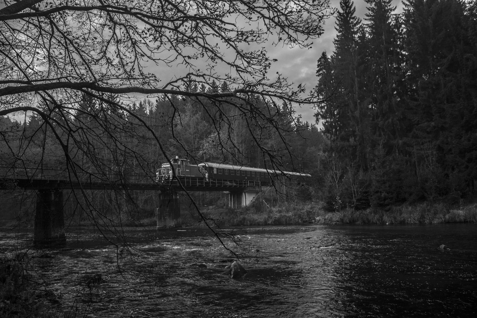 V60 / 363 815-2 auf der Ilzbrücke