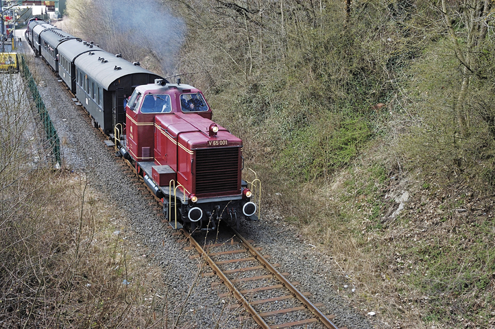 V65 001 beim Streckenfest zum 100. Geburtstag der Hönnetalbahn