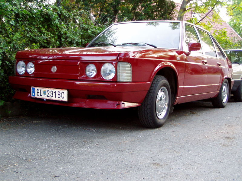 V8 Tatra 613