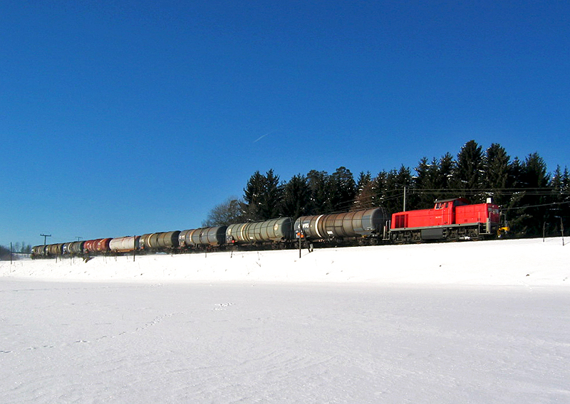 V90 mit Kesselwagen im Schnee