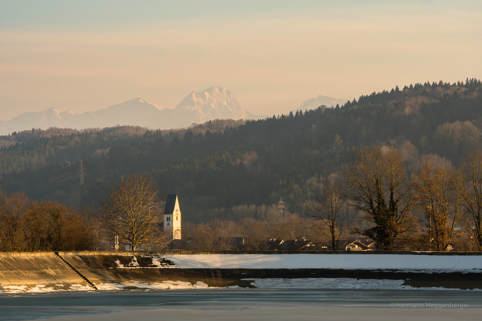 Vagener Kirche mit Wendelstein