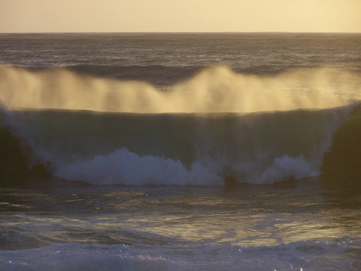 vague au coucher du soleil