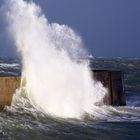 vague sur la digue de lomener