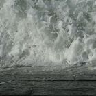 Vague sur la digue