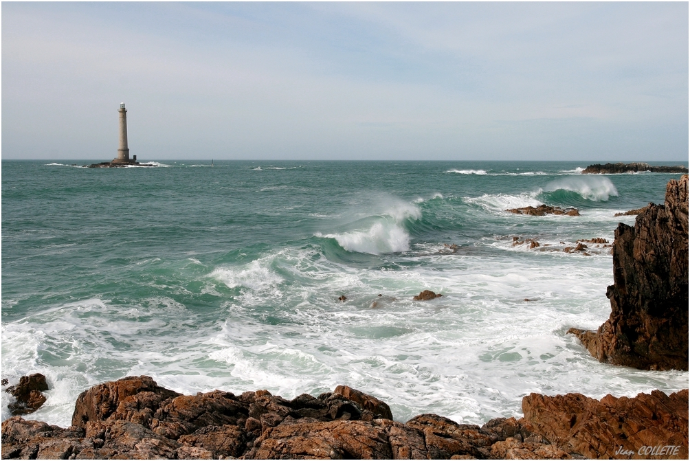 Vagues et écume à Goury.