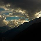 Val Bedretto; Quellwolken über den Graten von Pizzo Rotondo, Poncione di Ruino und Cassina Baggio