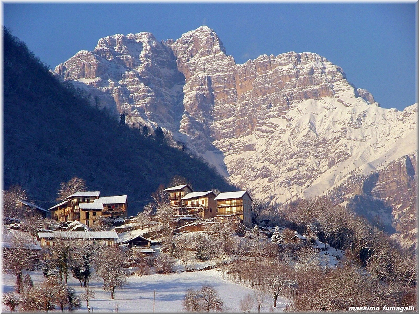 Val Canzoi , il paesino di Montagne ,sovrasta tutto e tutti il Sass de Mura !