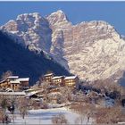 Val Canzoi , il paesino di Montagne ,sovrasta tutto e tutti il Sass de Mura !