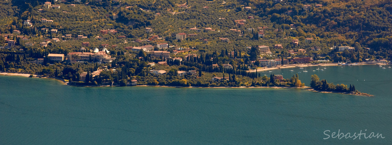 Val di Sogno von der anderen Seite des Gardasees aus.