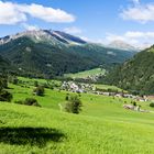 Val Müstair mit dem Hauptort Sta. Maria und dem Blick Richtung Ofenpass und Nationalpark