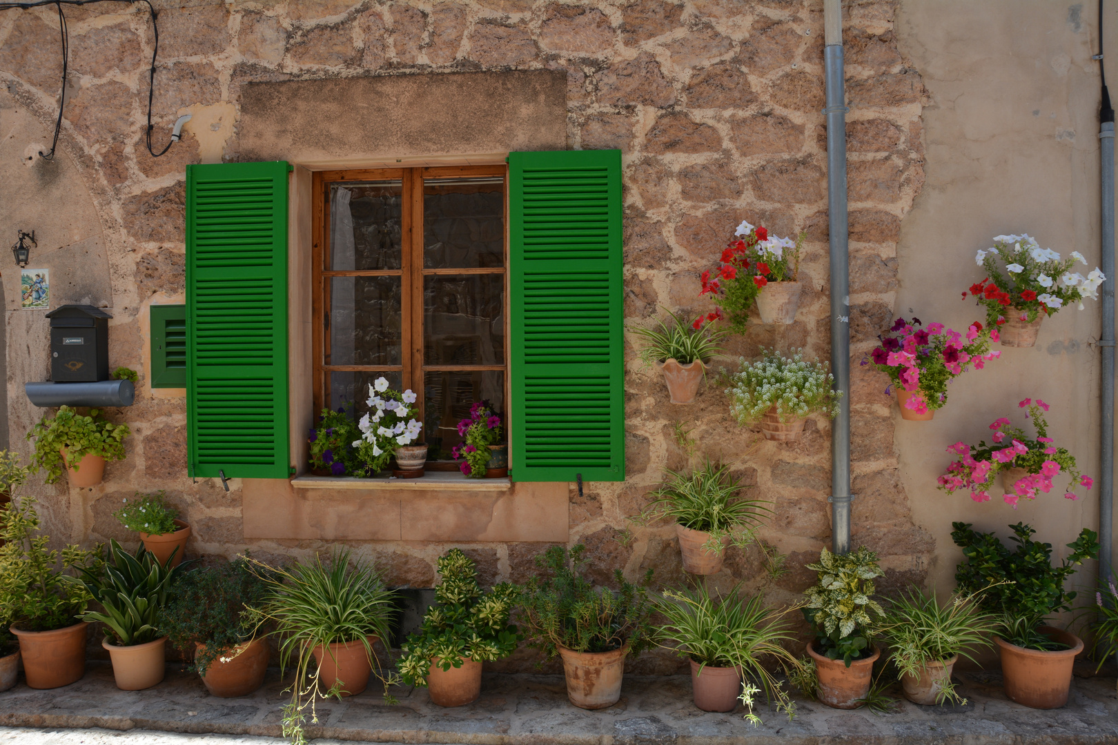 Valdemossa auf Mallorca - Straßenansicht eines Hauses