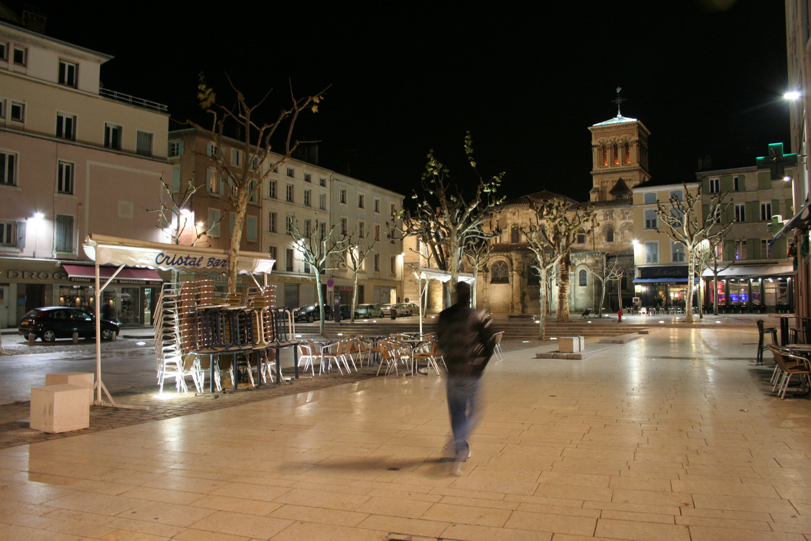 Valence, la cathédrale et la place du marché