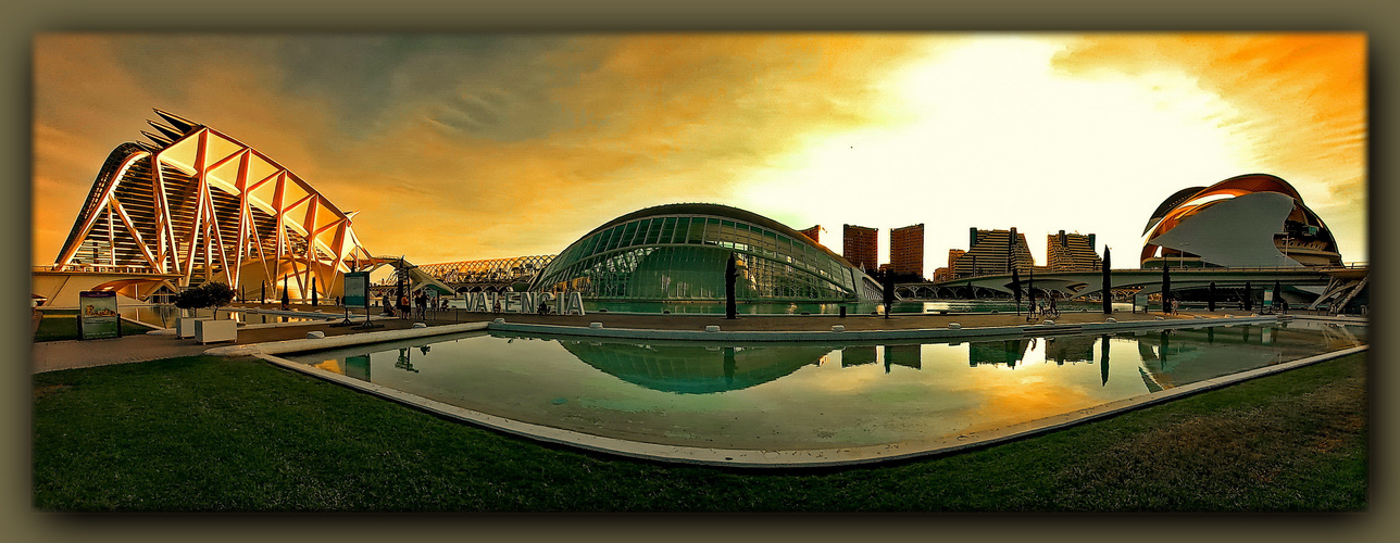 Valencia: C.A.C Golden Hour