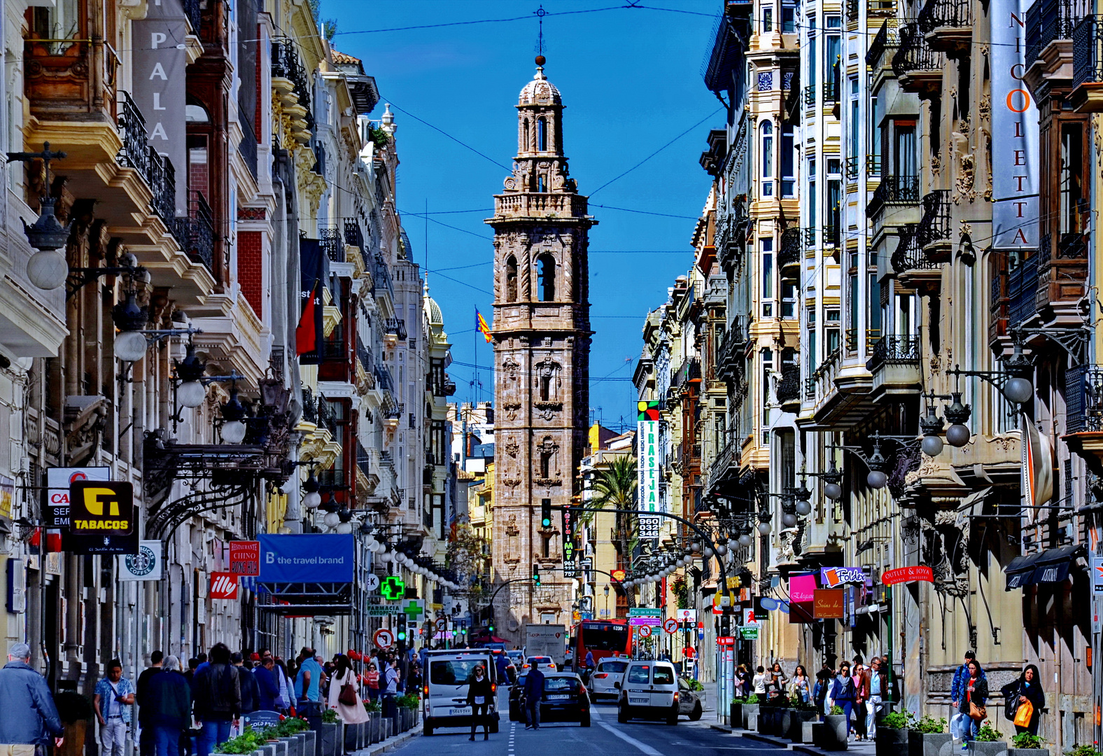 Valencia: Calle de la Paz und Santa Catalina Kirche