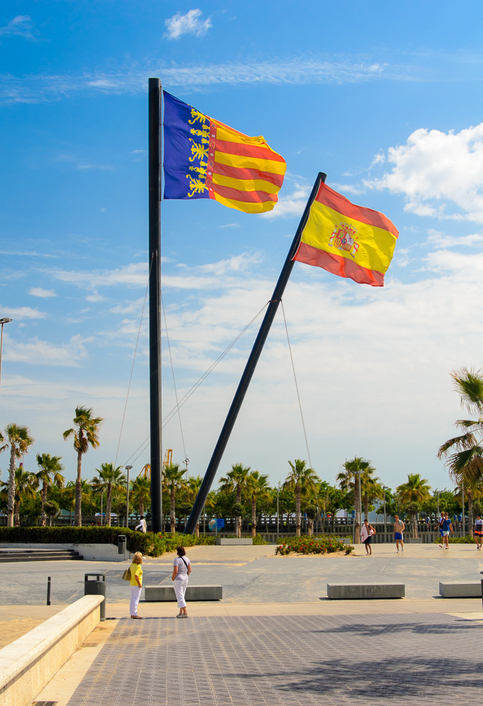 Valencia Hafen Fahnen