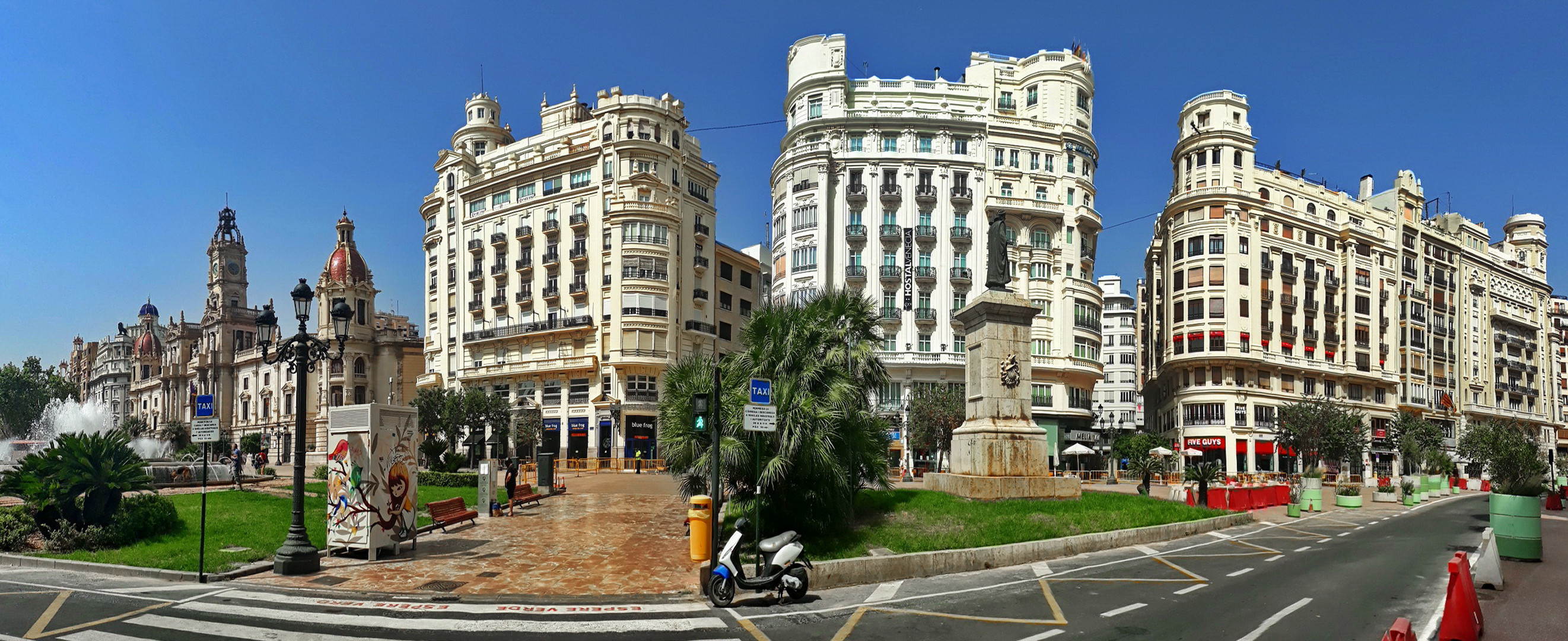 Valencia in Cinemascope,  Art Deco