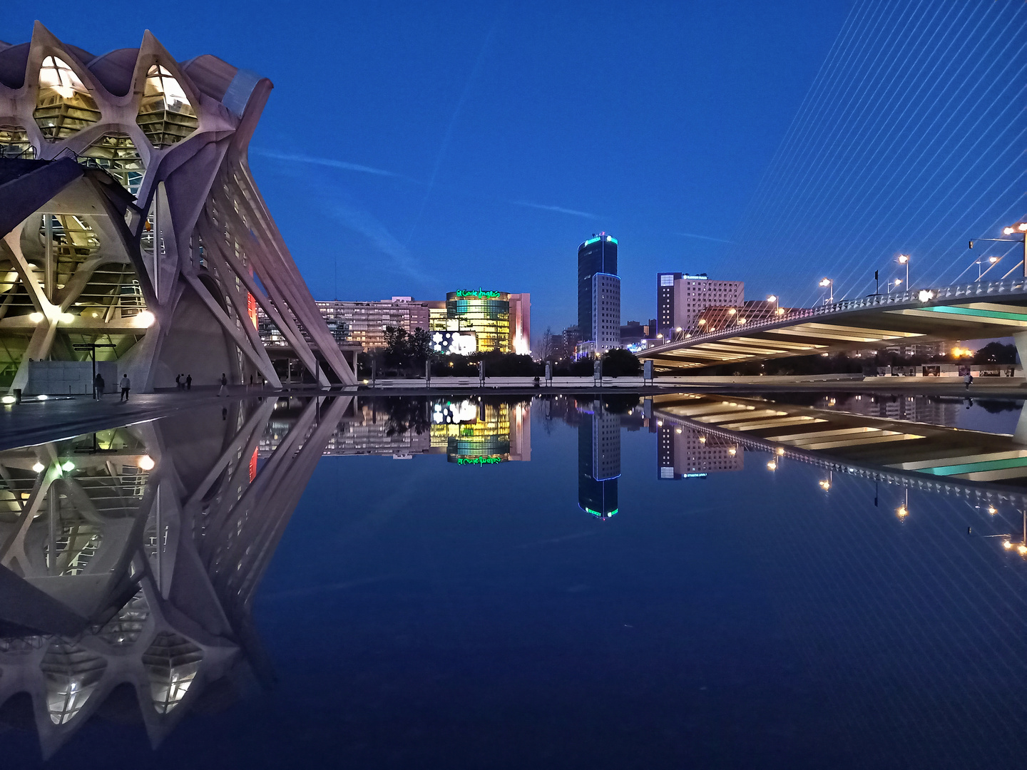 Valencia nächtliche Skyline