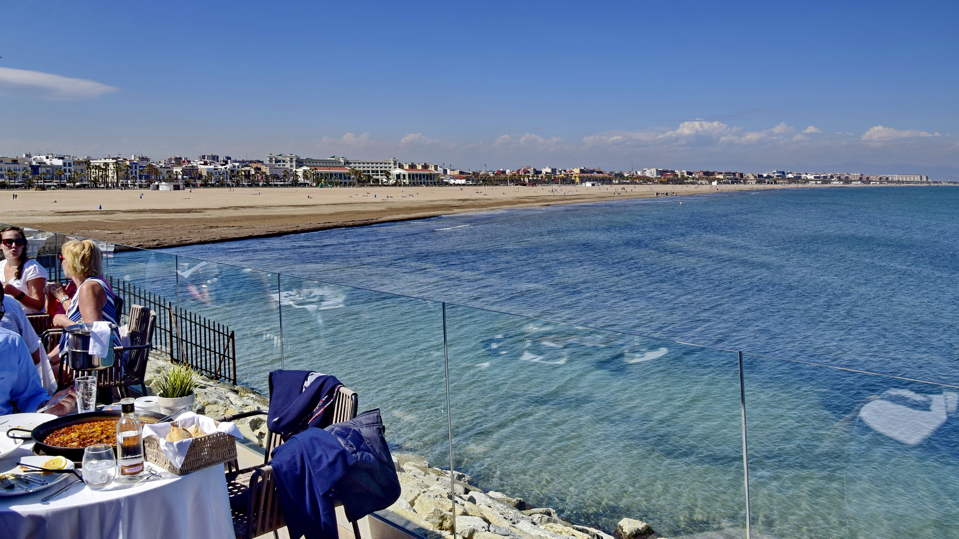 Valencia: Paella mit Strandpanorama