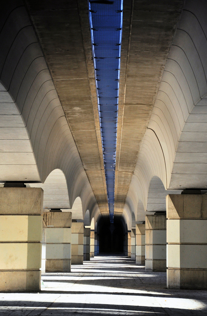 Valencia....unter einer Brücke....