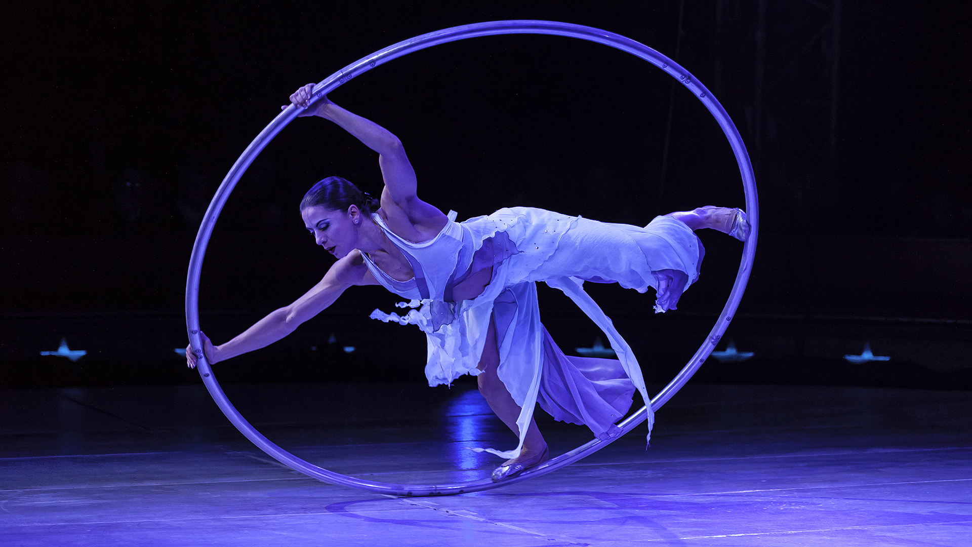 VALERIE INERTIE - CYR WHEEL