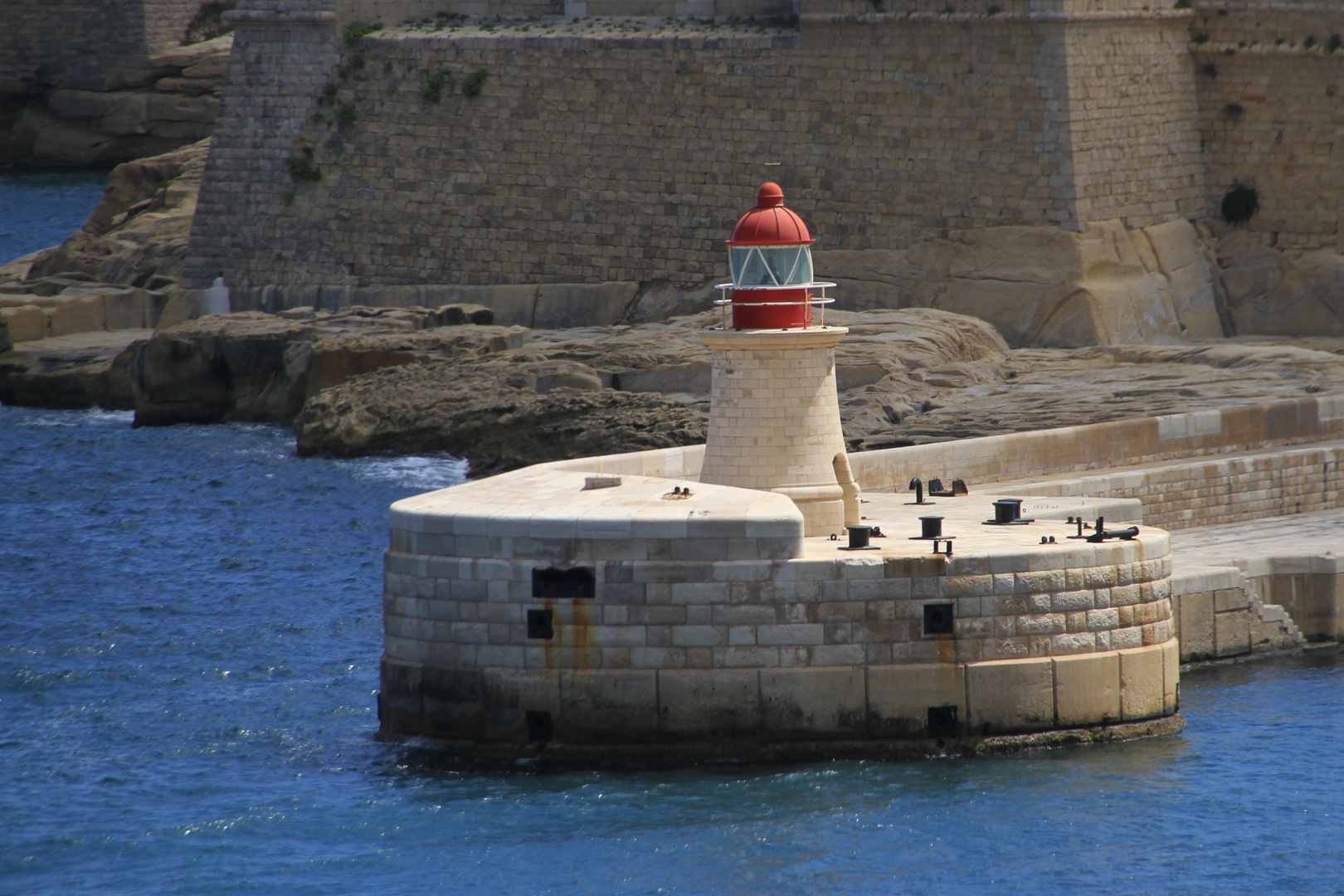 Valetta Malta Grand Harbour Molenfeuer rot