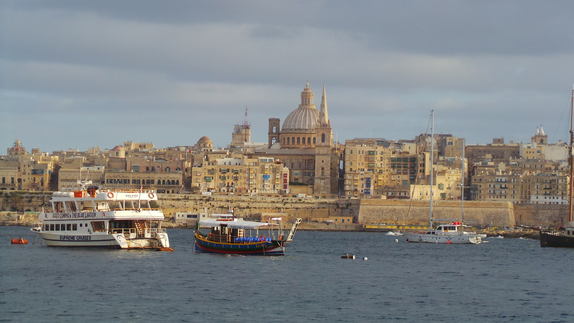 Valetta von Sliema aus fotografiert