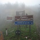 Valico dei Mandrioli con la nebbia