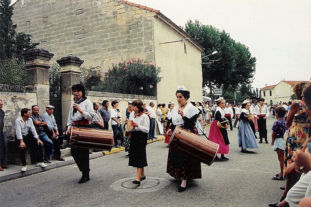 Vallabrègues 1991 - Groupe folklorique