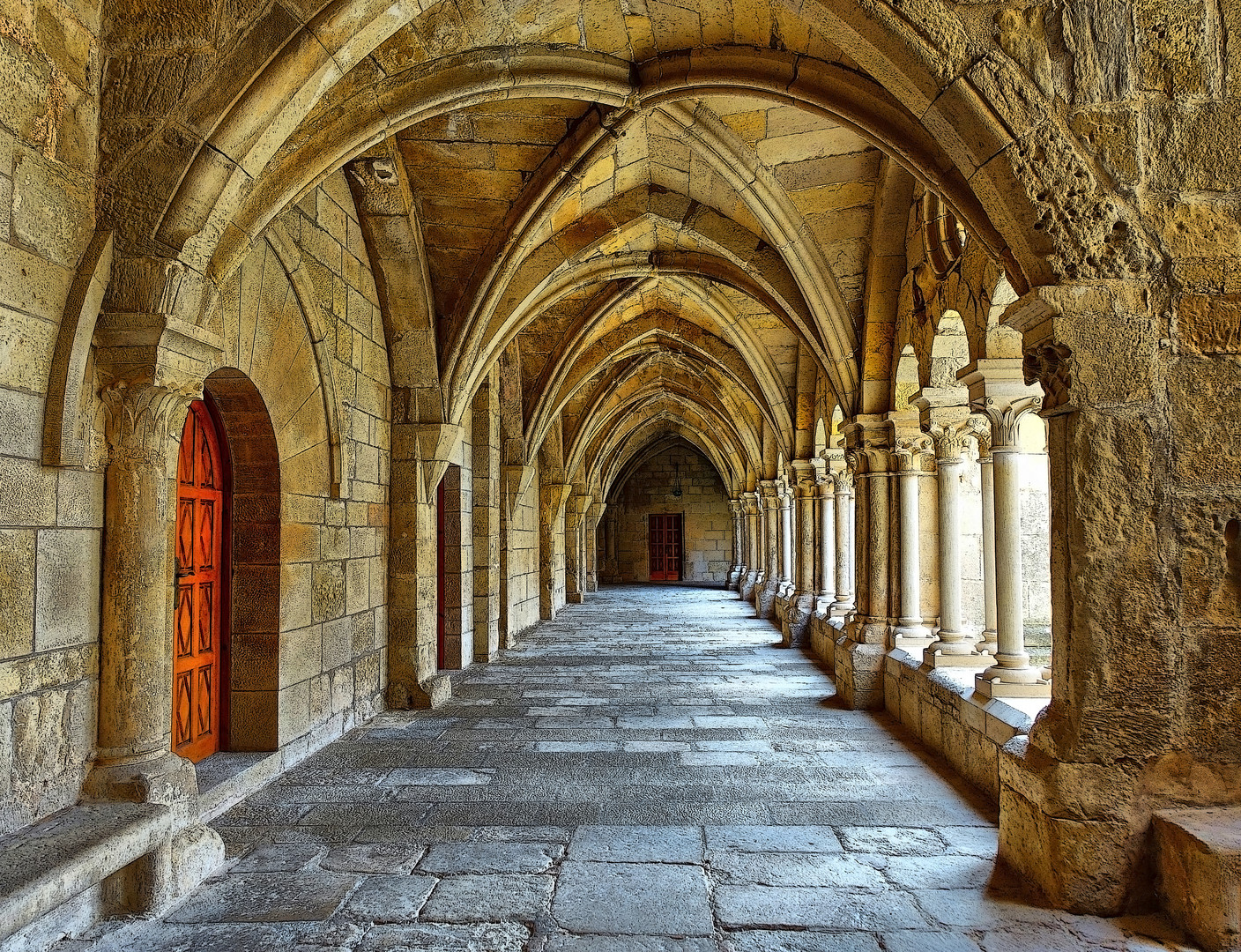 Vallbona de les Monges - claustre del monestir - L'Urgell