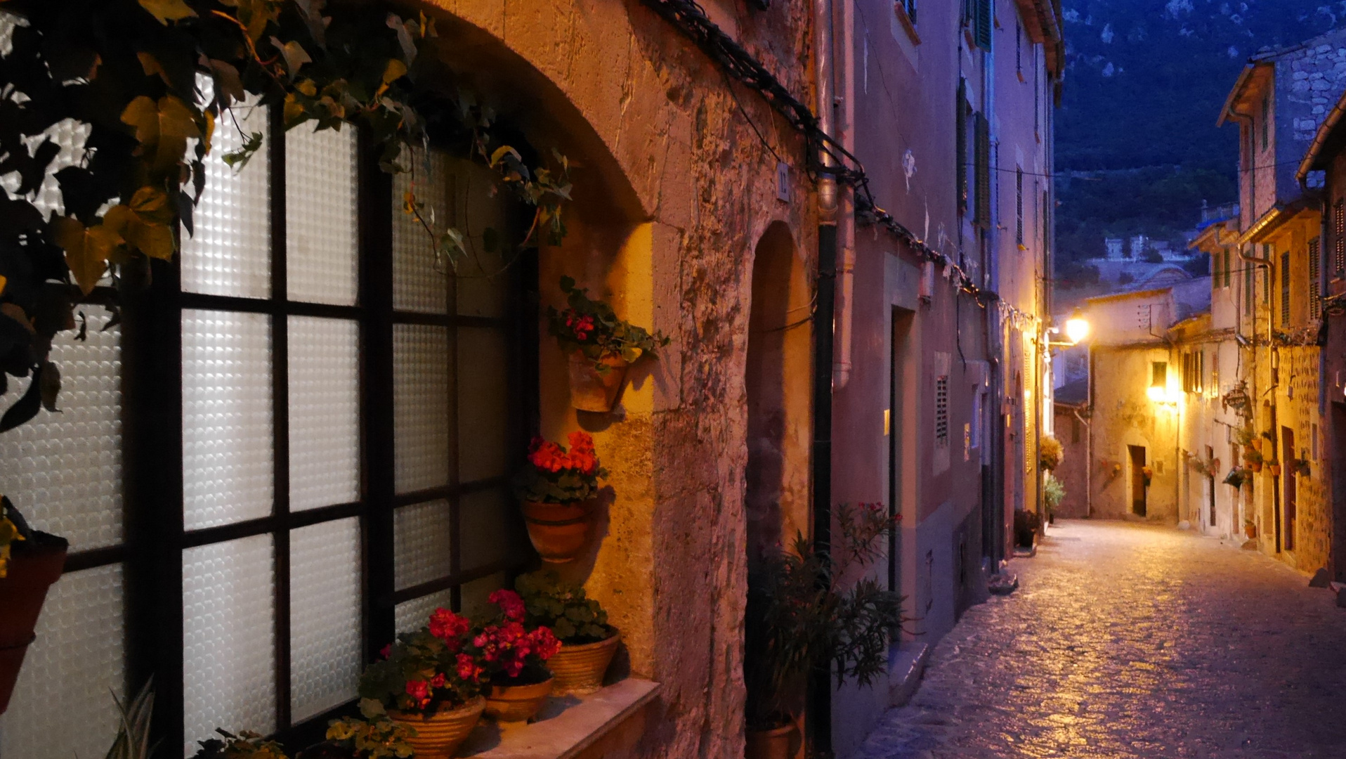 Valldemossa auf Mallorca am Abend