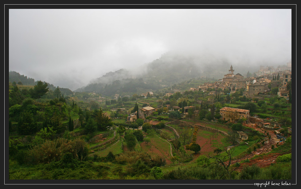 Valldemossa im Nebel