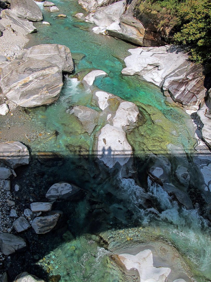 Valle Verzasca 03 oder der Schatten der Wanderer