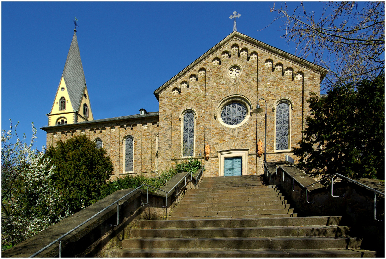 Vallendar (10) Aufgang zur Pfarrkirche St.Petrus und Marcellinus