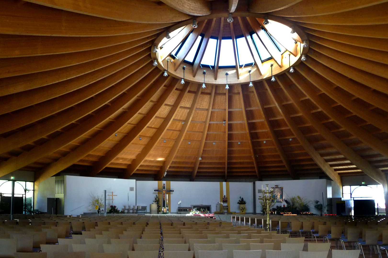 VallendarSchönstatt (Innenraum der Pilgerkirche) Foto & Bild