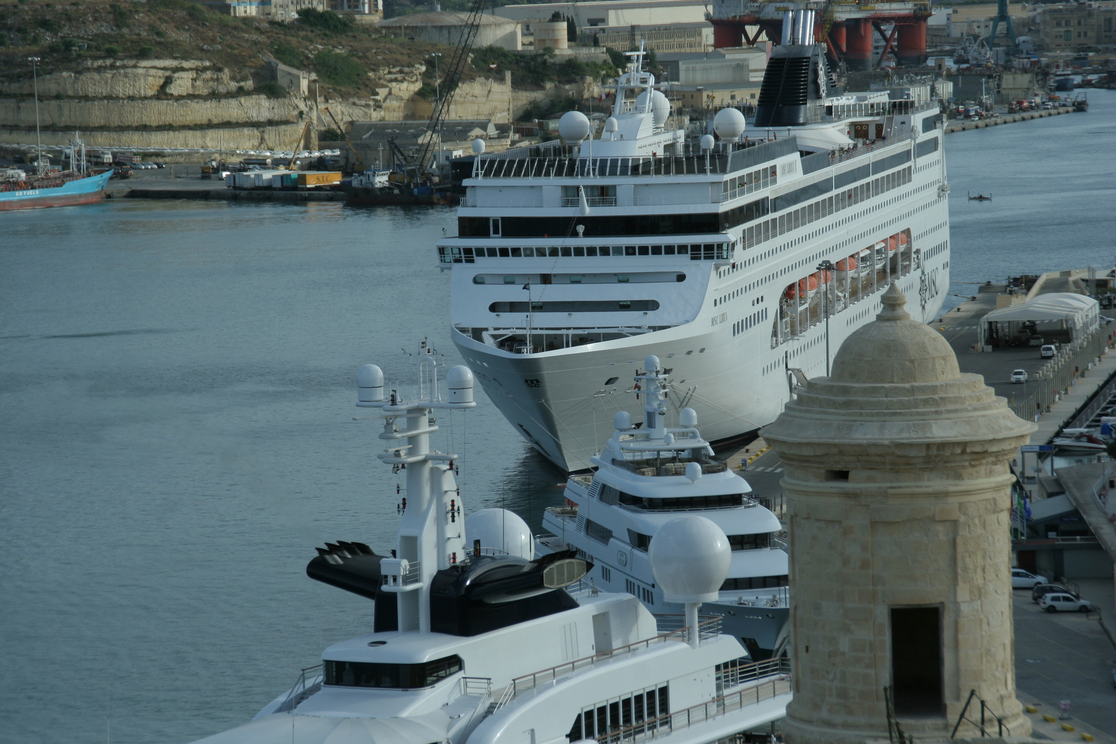 Valletta - Il mare popoloso di navi