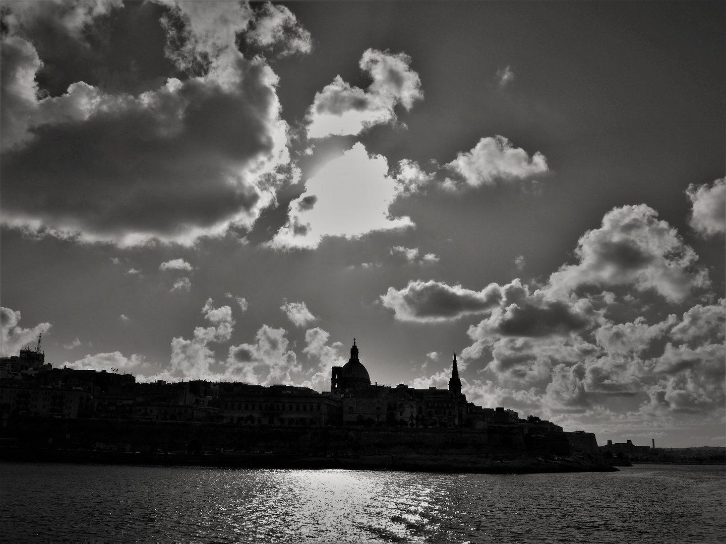 Valletta silhouette...