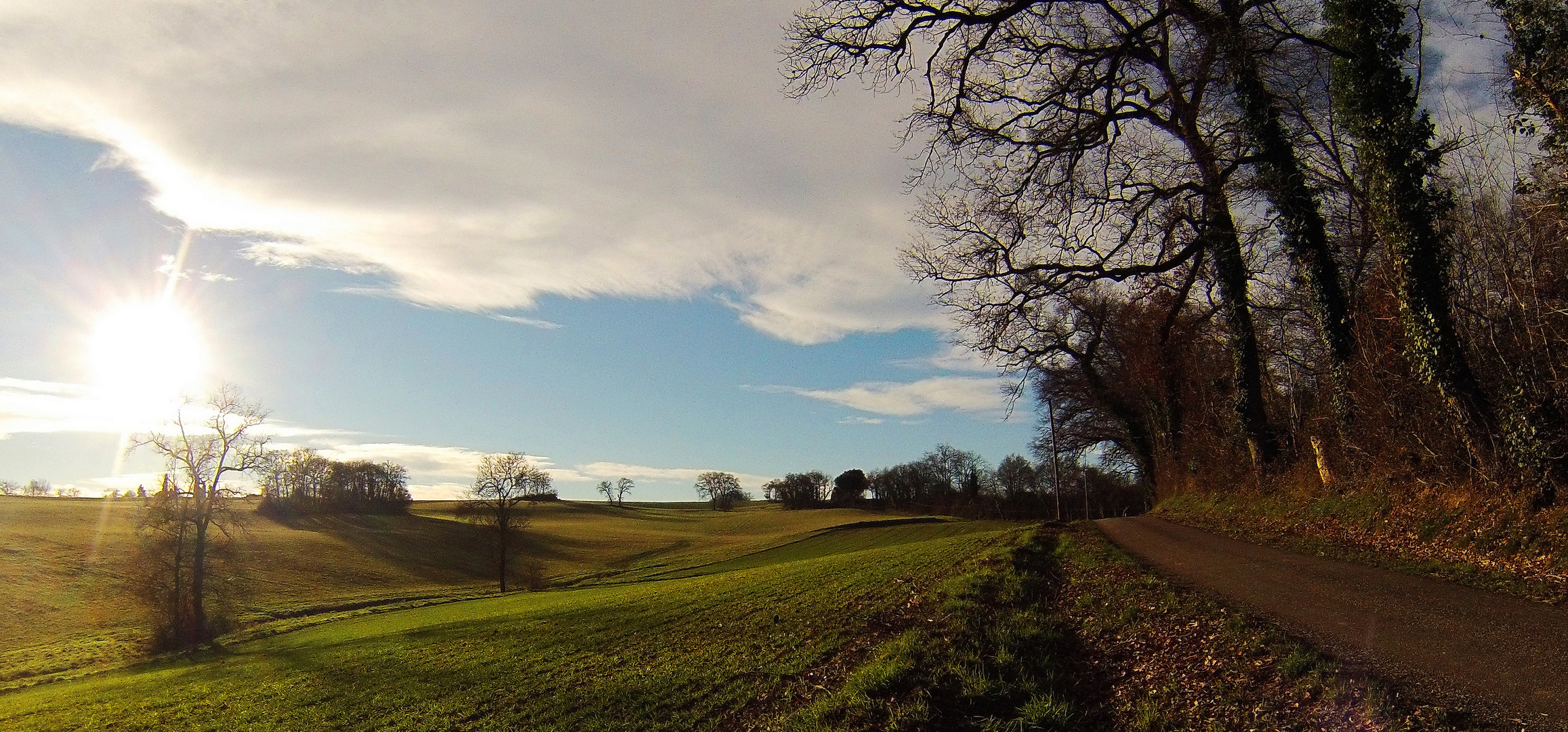 Vallonement gascon en hiver - Hügellandschaft in der Gascogne im Winter