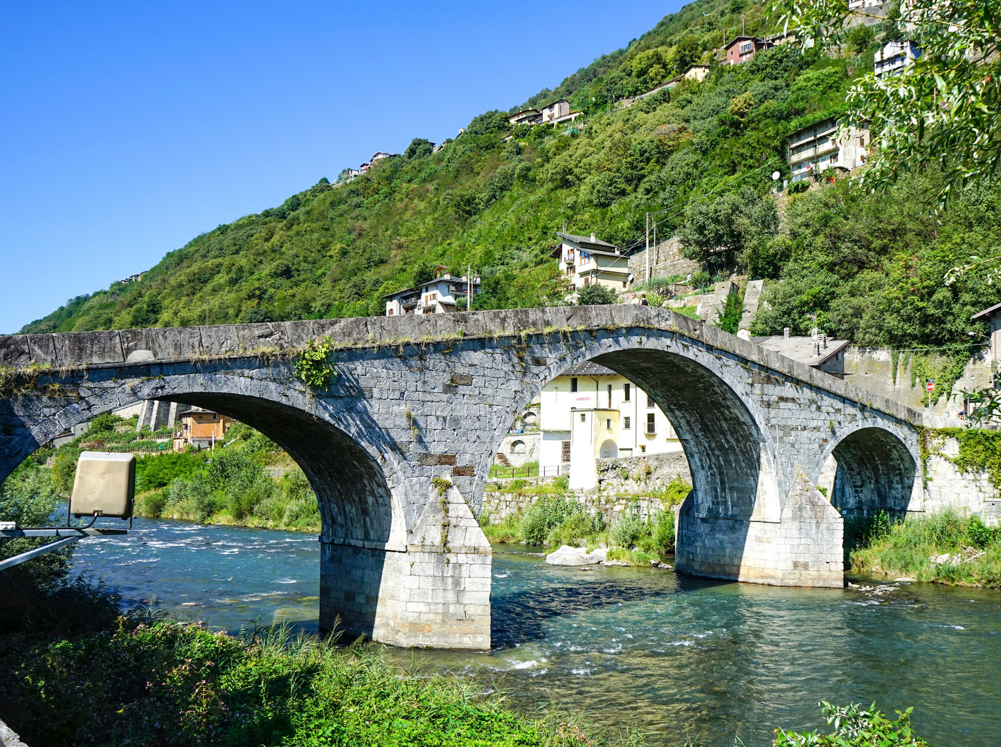 Valtellina Tal mit Ponte di Ganda